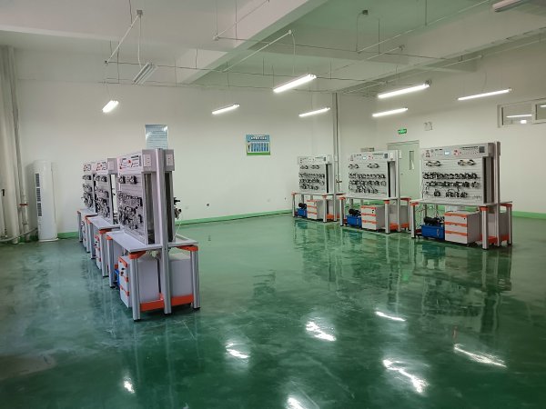 Һ�����(d��ng)PLC���ƾC�ό�(sh��)Ӗ(x��n)�b��