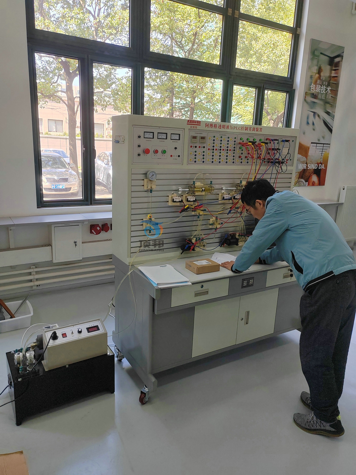 ͸��Һ��PLC���ƌ�Ӗ(x��n)�b��